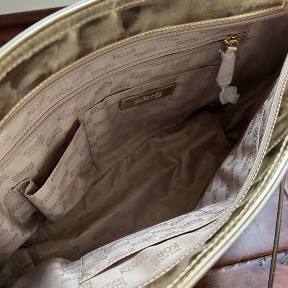 New Michael Kors Shoulder Bag - Picture 3 of 3